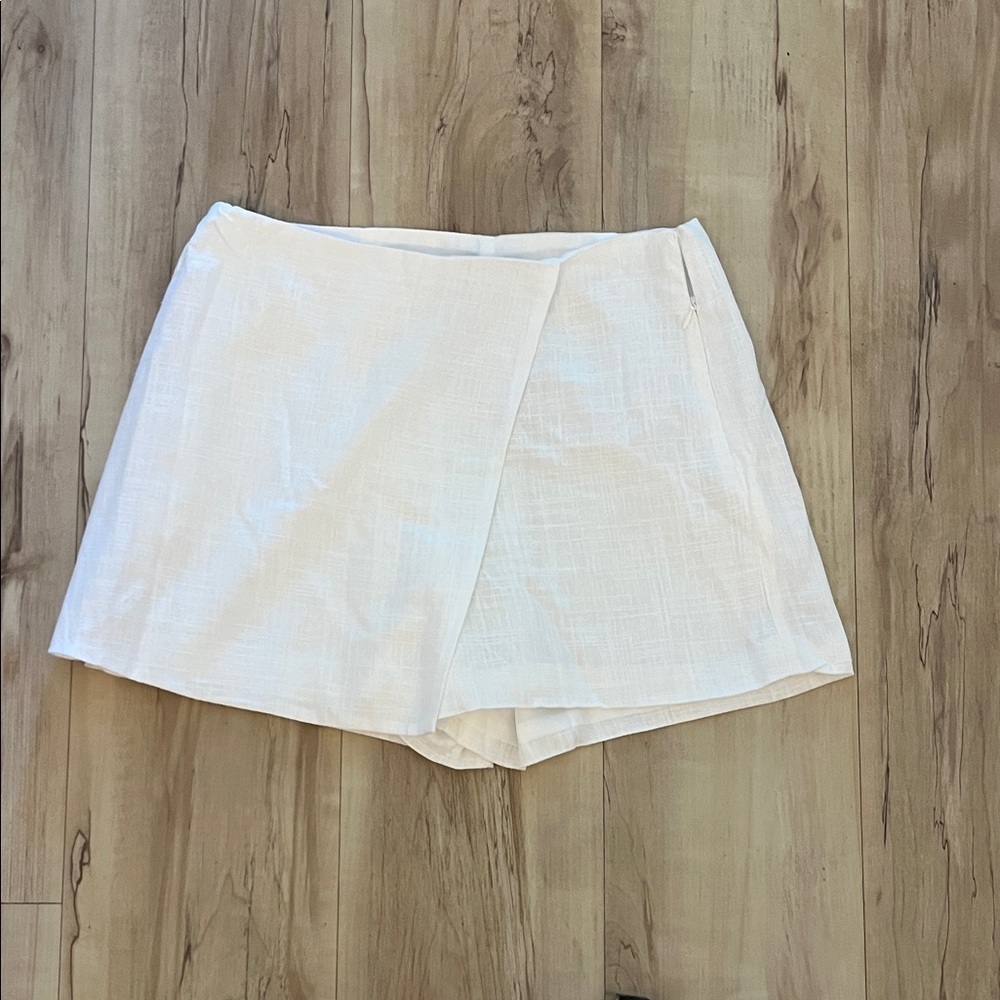 Francesca's Collections White Skort
